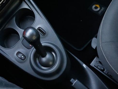 Used 2016 smart fortwo passion image 21