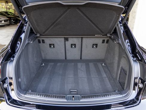 Certified 2025 Porsche Macan AWD/4WD image 46