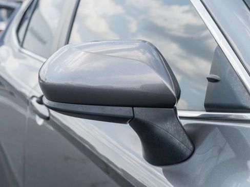 Used 2019 Toyota Camry SE FWD image 11
