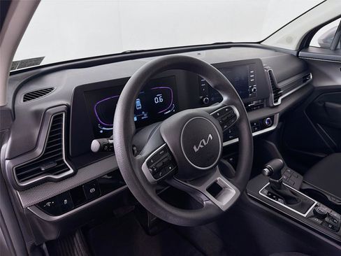Used 2023 Kia Sportage LX image 9