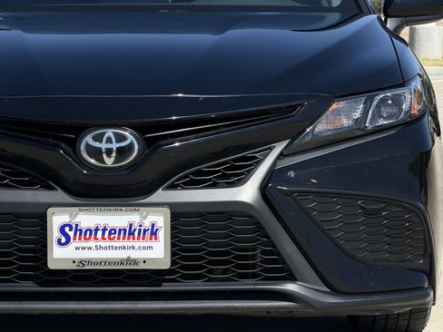 Used 2021 Toyota Camry SE FWD image 8