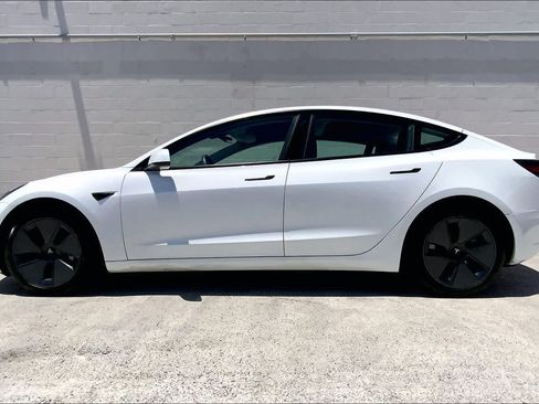 Used 2023 Tesla Model 3 Standard Range RWD image 3