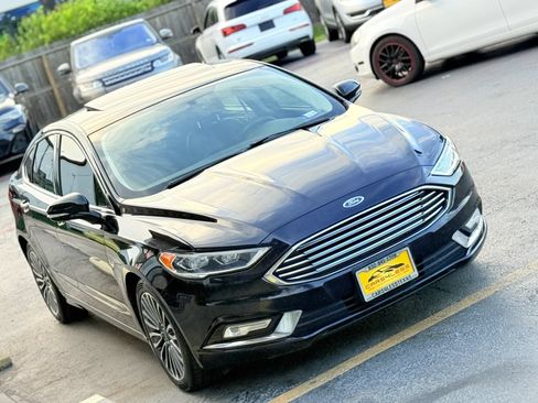 Used 2017 Ford Fusion SE w/ Fusion SE Technology Package FWD image 2