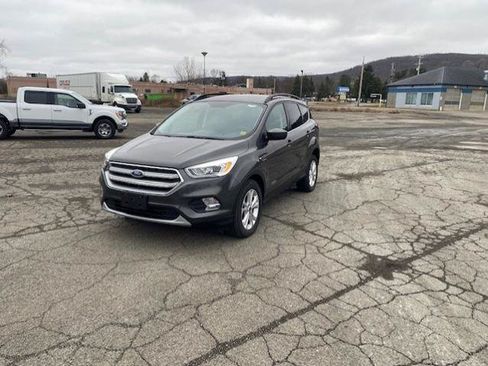 Certified 2017 Ford Escape SE w/ Equipment Group 201A AWD/4WD image 1