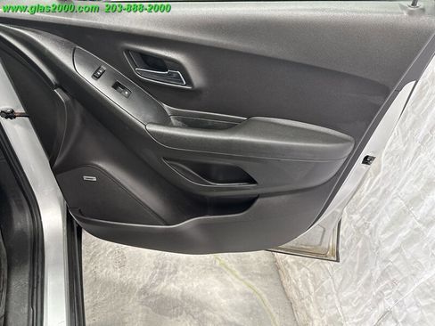 Used 2017 Chevrolet Trax LT w/ Sun & Sound Package image 26