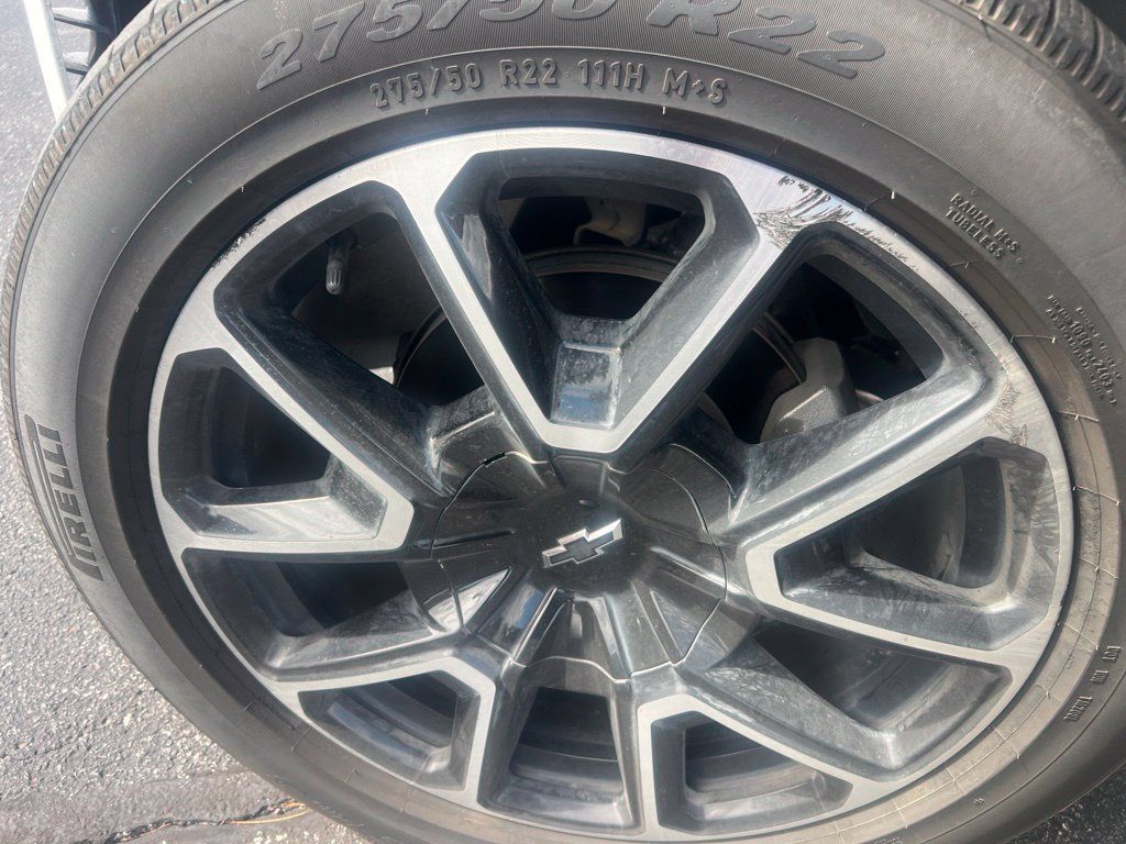 Used 2021 Chevrolet Suburban RST w/ Luxury Package AWD/4WD image 9
