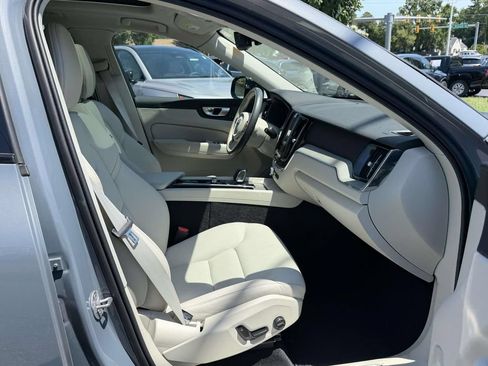 Used 2024 Volvo XC60 B5 Plus AWD/4WD image 12