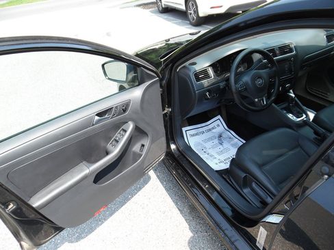 Used 2011 Volkswagen Jetta SE FWD image 10