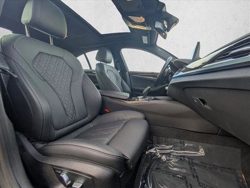 Certified 2023 BMW 530e w/ Convenience Package image 22