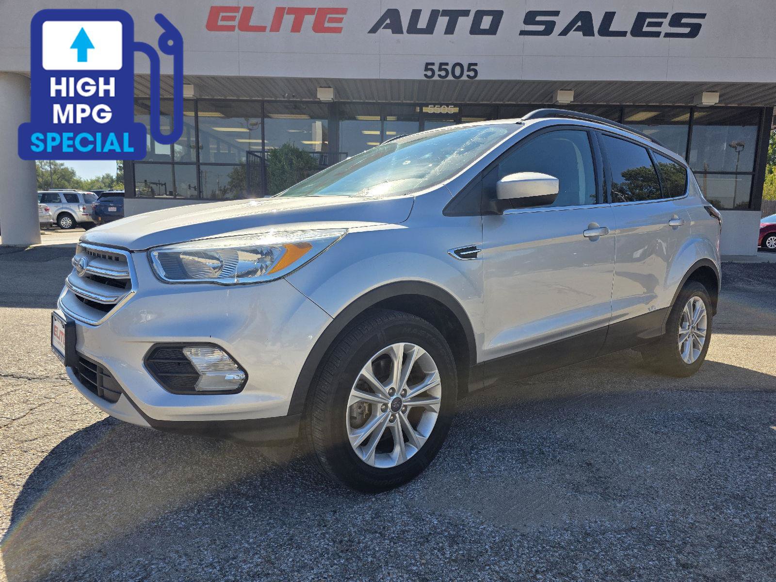 Used 2018 Ford Escape SE w/ SE Sync 3 Package AWD/4WD image 1