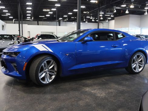 Used 2018 Chevrolet Camaro SS RWD image 9