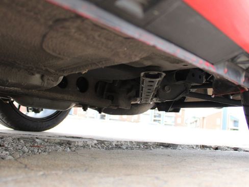 Used 2006 MAZDA MX-5 Miata Sport RWD image 19