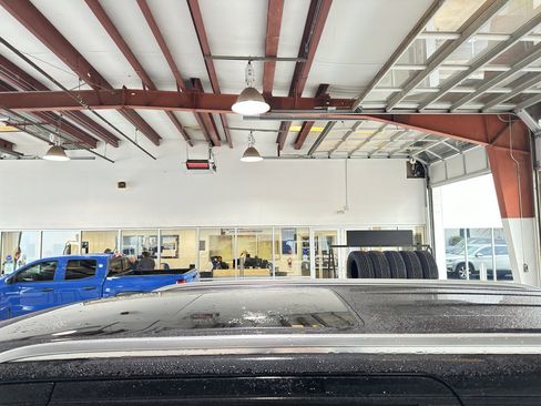 Used 2024 Chevrolet Tahoe High Country w/ Premium Package 2 image 7