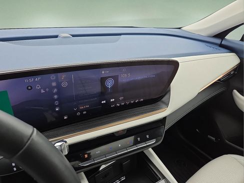 Certified 2024 Buick Envision Avenir image 16