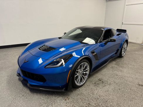 Used 2015 Chevrolet Corvette Z06 w/ 3LZ Preferred Equipment Group RWD image 29