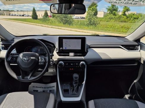 Used 2023 Toyota RAV4 XLE AWD/4WD image 32