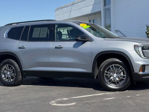 Used 2025 GMC Acadia Elevation AWD/4WD image 2
