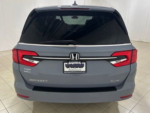 Used 2023 Honda Odyssey Elite image 4