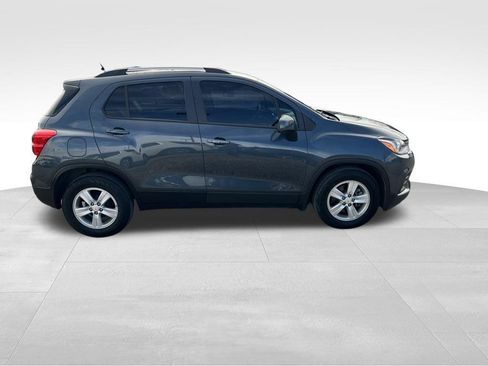 Used 2022 Chevrolet Trax LT w/ LT Convenience Package image 10