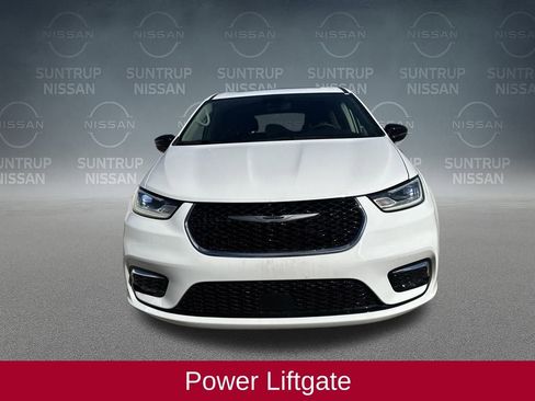 Used 2024 Chrysler Pacifica Limited image 10