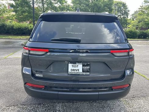 Used 2023 Jeep Grand Cherokee Altitude AWD/4WD image 6