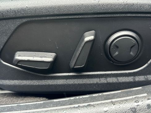 Used 2023 Hyundai Elantra Limited image 22