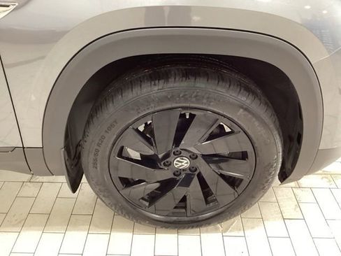 Used 2024 Volkswagen Atlas Cross Sport SE w/ Adventure Package image 22