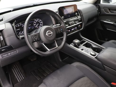 Used 2024 Nissan Pathfinder SV image 13