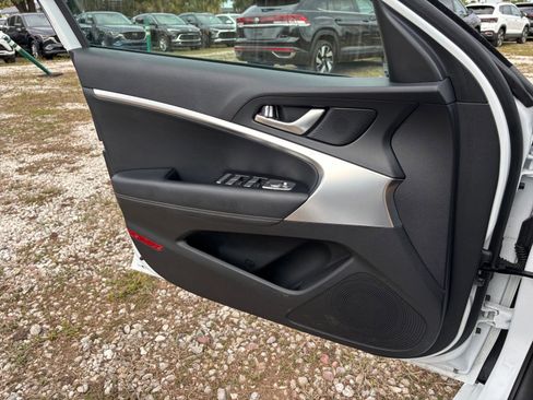 Used 2025 Genesis G70 2.5T image 20