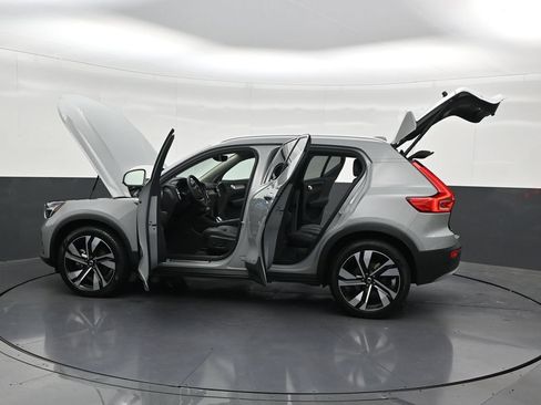 Used 2024 Volvo XC40 B5 Plus AWD/4WD image 34