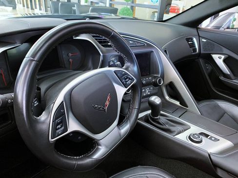 Used 2018 Chevrolet Corvette Stingray Coupe w/ 1LT RWD image 9