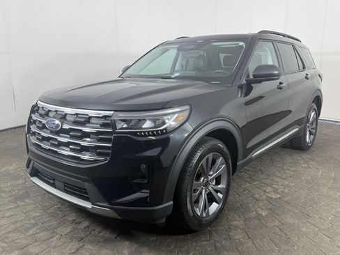 Used 2025 Ford Explorer Active w/ Active Comfort Package AWD/4WD image 3