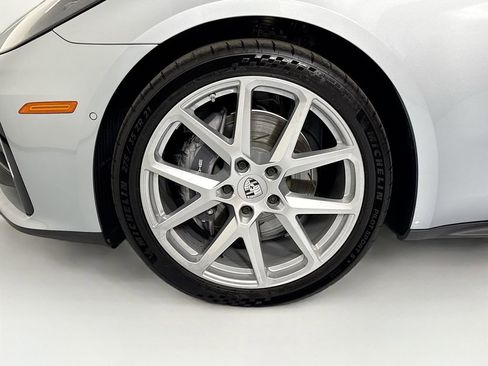 Used 2025 Porsche Panamera RWD image 31
