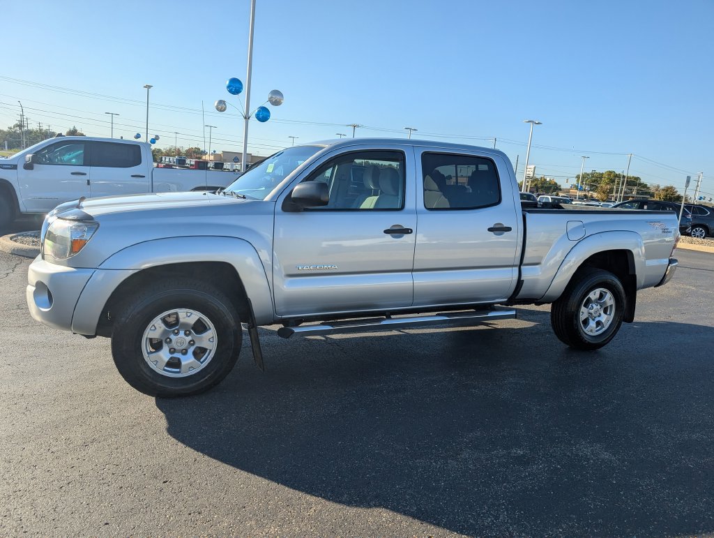 Used 2010 Toyota Tacoma 4x4 Double Cab image 4
