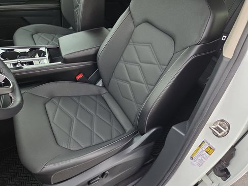 Used 2024 Volkswagen Atlas SE w/ Panoramic Sunroof Package AWD/4WD image 17