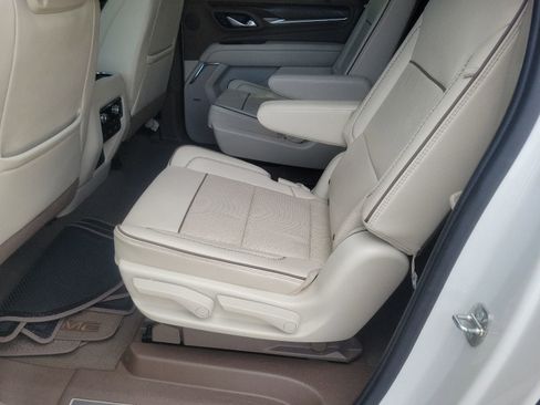 Used 2024 GMC Yukon XL Denali AWD/4WD image 15