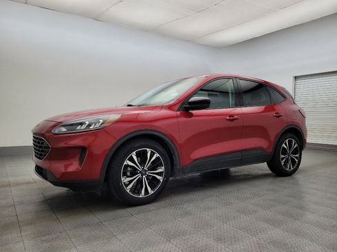 Used 2022 Ford Escape SE w/ SE Sport Appearance Package image 2