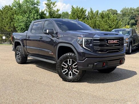 Used 2024 GMC Sierra 1500 AT4 w/ Technology Package AWD/4WD image 2