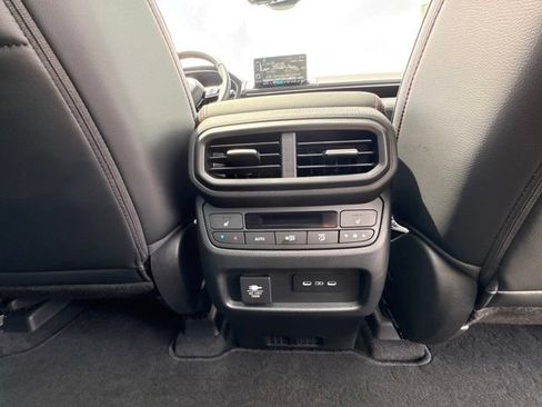 Used 2025 Honda Pilot Black Edition image 24