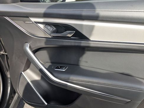 Used 2024 Jaguar F-PACE R-Dynamic S image 34