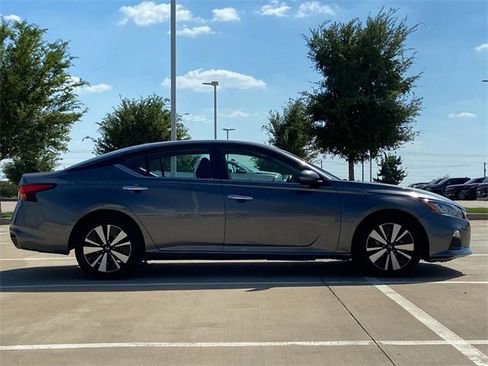 Used 2022 Nissan Altima 2.5 SV image 9