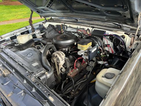 Used 1990 Chevrolet Suburban 2WD image 39