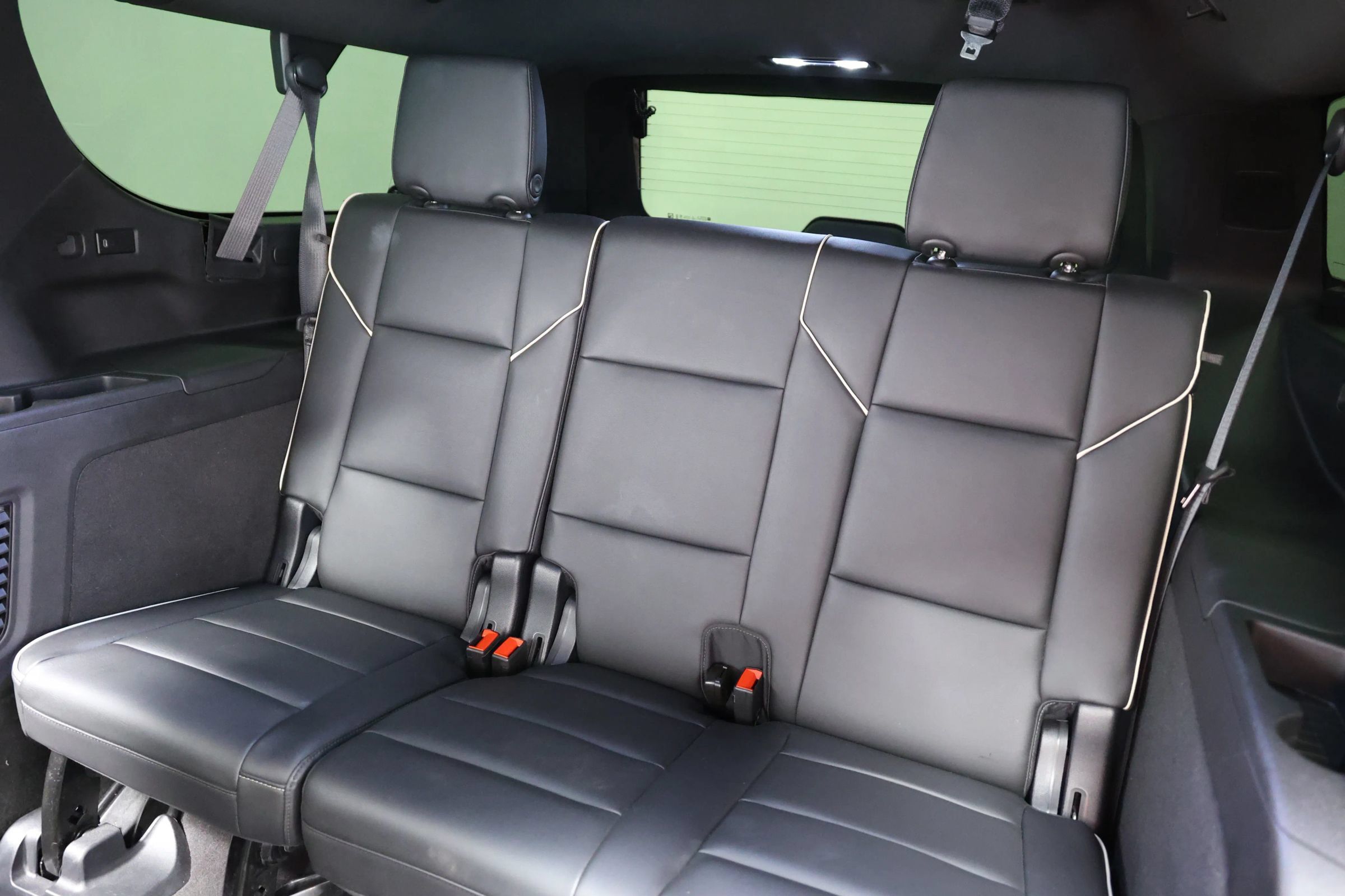 Used 2023 Cadillac Escalade ESV Sport w/ LPO, ONYX Package AWD/4WD image 4