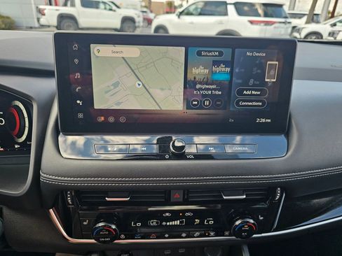 Used 2025 Nissan Rogue SL w/ Tech Package image 27