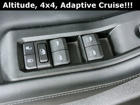 Used 2024 Jeep Grand Cherokee Altitude image 18