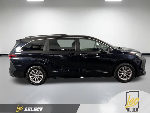 Used 2021 Toyota Sienna XLE FWD image 4