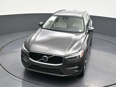 Certified 2022 Volvo XC60 B5 Momentum image 23