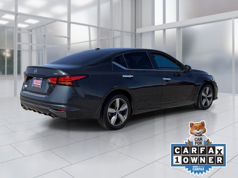 Certified 2022 Nissan Altima 2.5 SV w/ SV Premium Package FWD image 6