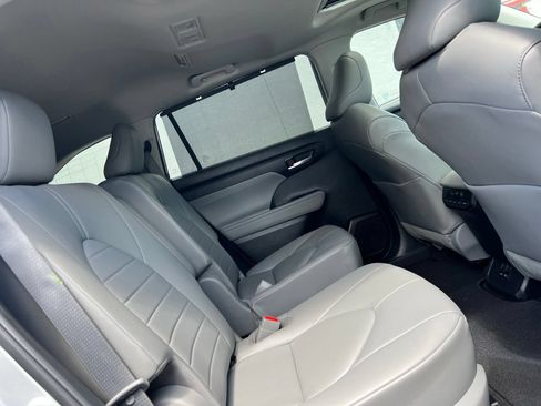 Used 2023 Toyota Highlander XLE FWD image 50