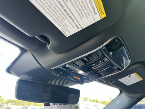 Used 2023 Land Rover Range Rover SV image 23